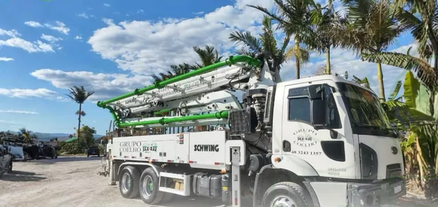 Caminhão bomba-lança do Grupo Coelho para bombeamento de concreto